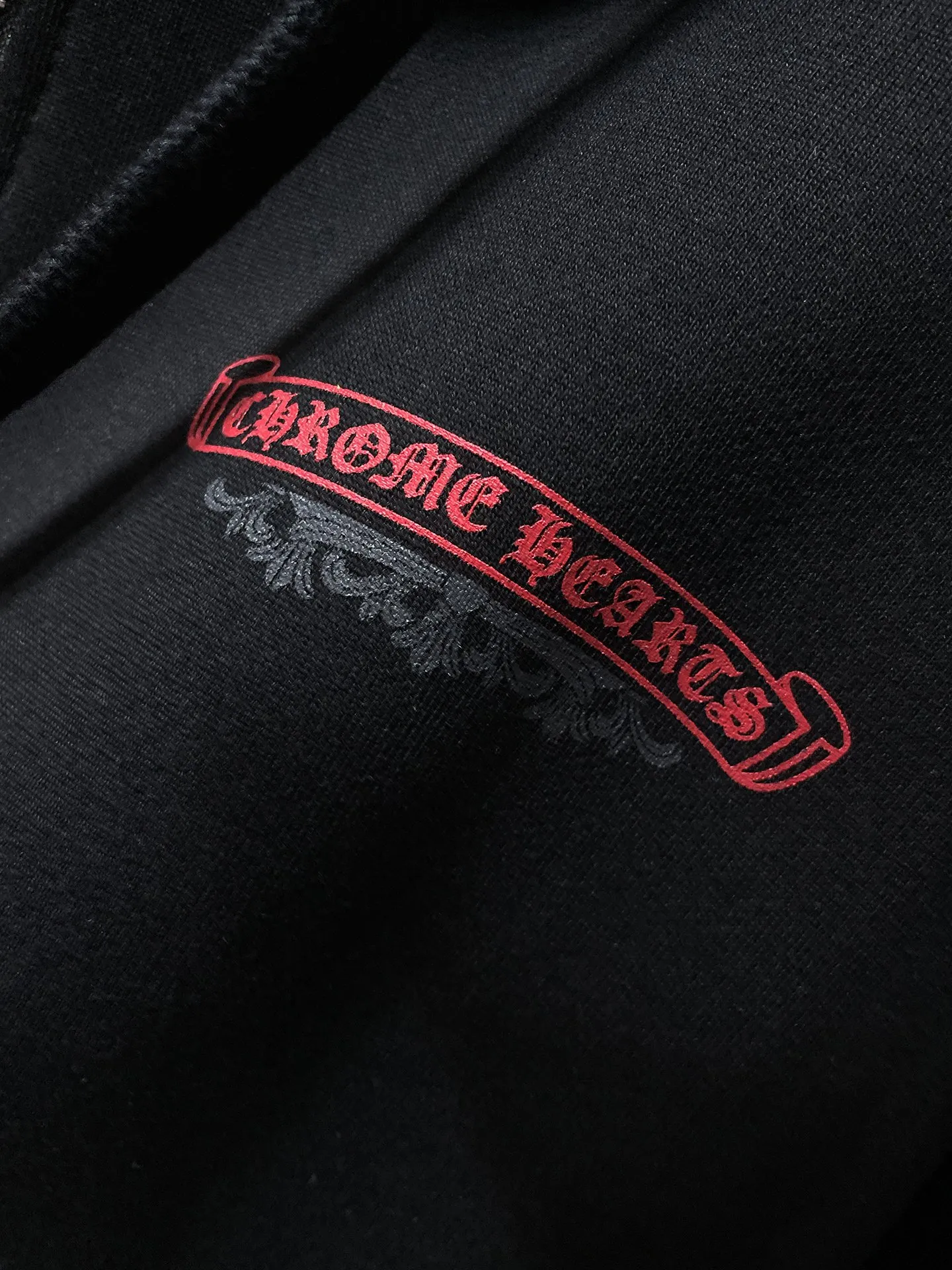 Q22—P230 -Chrome Hearts/Chrome Hearts printed zipper sweatshirt cardigan jacket -420 grams of high-density, high-quality wool, soft, delicate and skin-friendly, soft and silky to the touch, warm and skin-friendly -The hardware and zipper accessories are all customized and full of details -Colour: black -Size: S M L XL